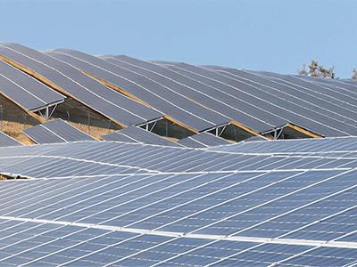 Ausgleich von Solar- und Speichererträgen in nachgerüsteten PV-Systemen